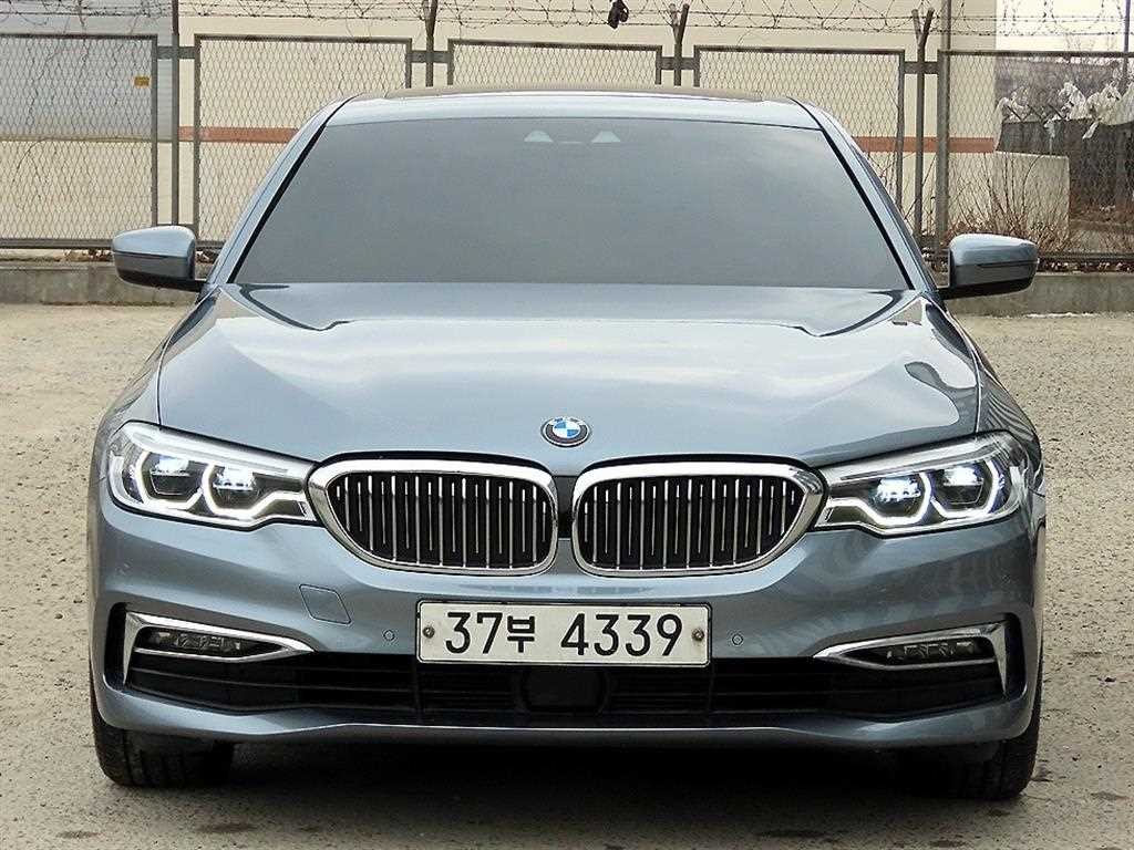 BMW 5시리즈 5시리즈 (G30) 520d xDrive 럭셔리 플러스 이미지 1