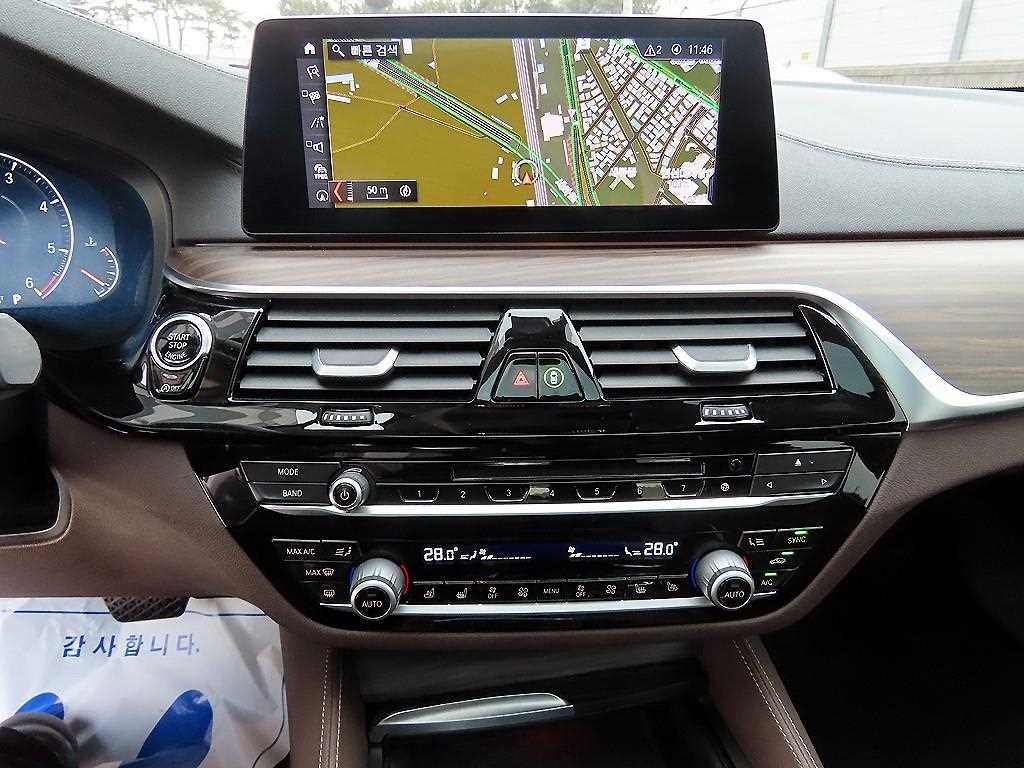 BMW 5시리즈 5시리즈 (G30) 520d xDrive 럭셔리 플러스 이미지 13