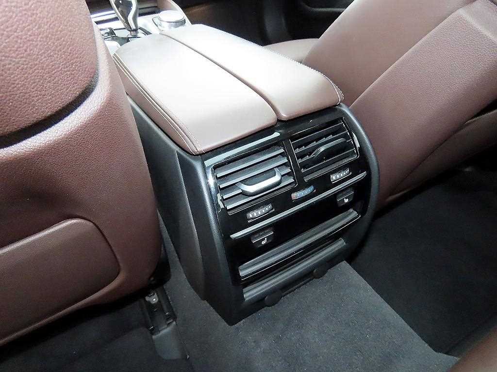 BMW 5시리즈 5시리즈 (G30) 520d xDrive 럭셔리 플러스 이미지 16