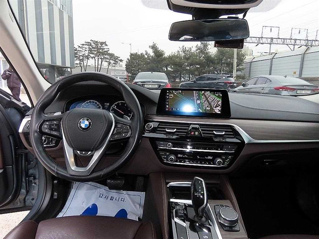BMW 5시리즈 5시리즈 (G30) 520d xDrive 럭셔리 플러스 이미지 7