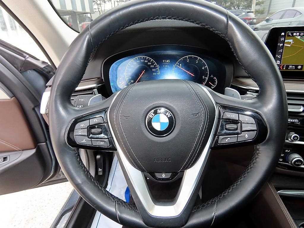 BMW 5시리즈 5시리즈 (G30) 520d xDrive 럭셔리 플러스 이미지 8