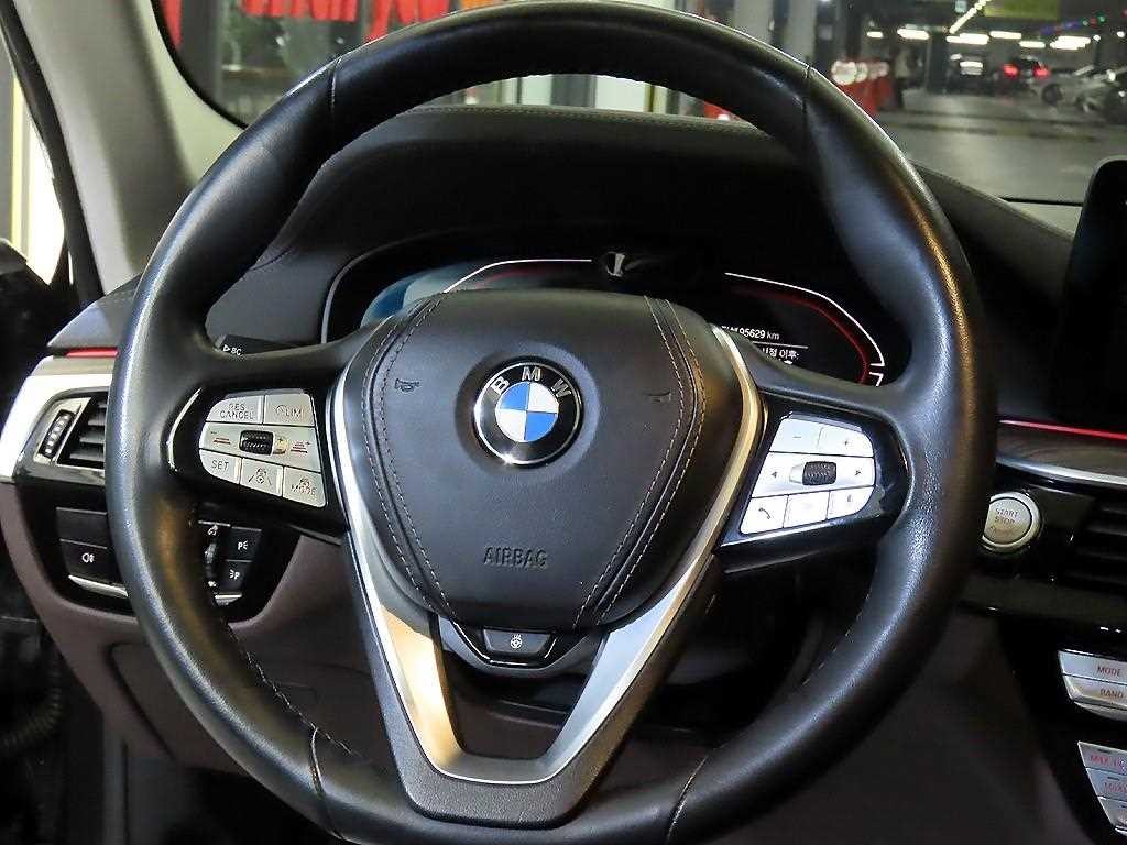 BMW 5시리즈 5시리즈 (G30) 523d 럭셔리 이미지 8