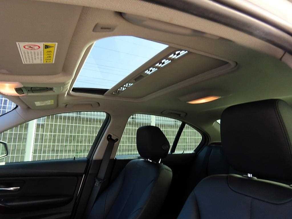 BMW 3시리즈 3시리즈 (F30) 320d xDrive 이미지 18