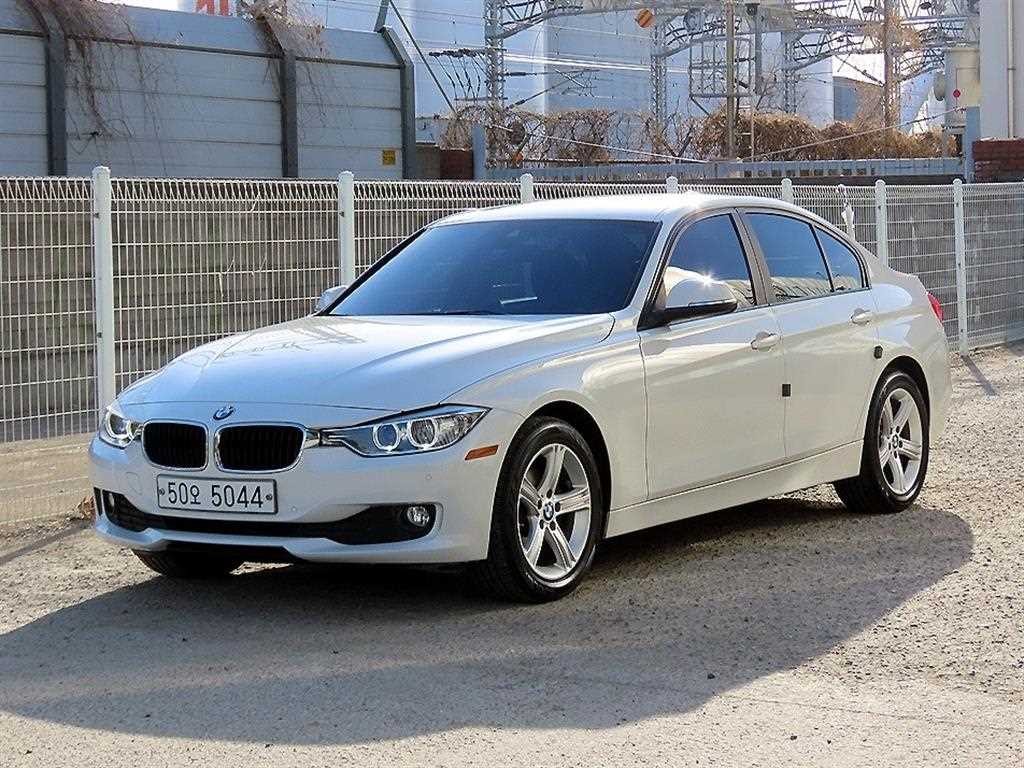BMW 3시리즈 3시리즈 (F30) 320d xDrive 이미지 2