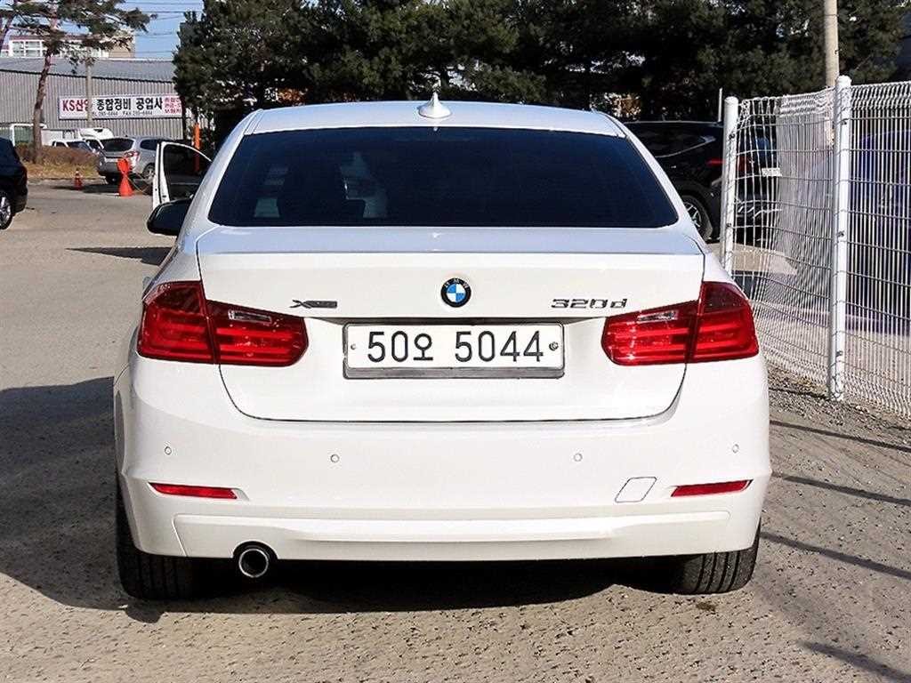 BMW 3시리즈 3시리즈 (F30) 320d xDrive 이미지 4