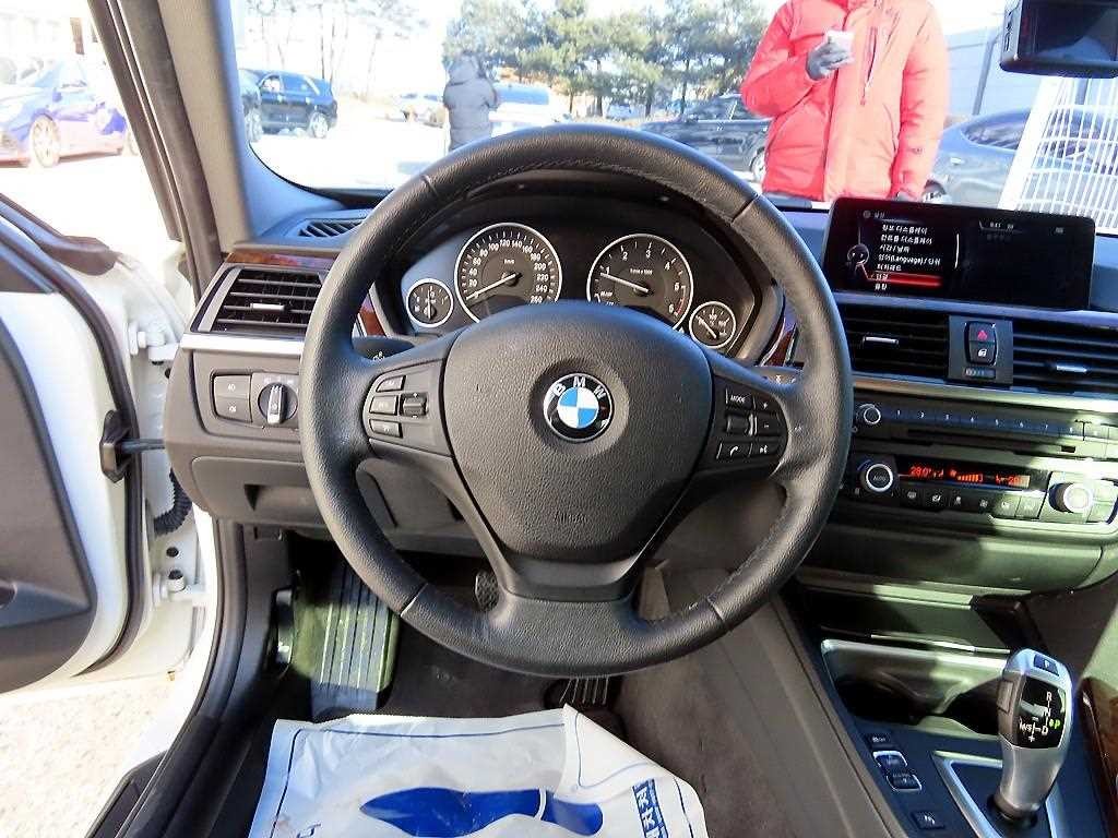 BMW 3시리즈 3시리즈 (F30) 320d xDrive 이미지 8