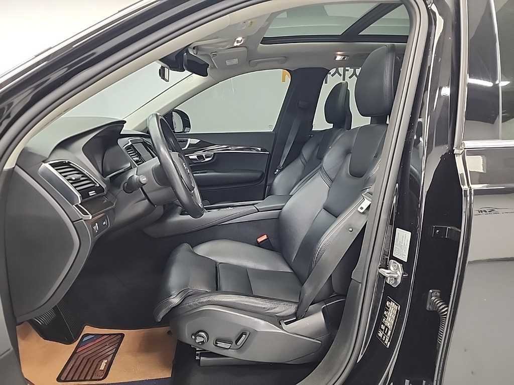 볼보 XC90 XC90 2세대 2.0 D5 AWD 모멘텀 이미지 11