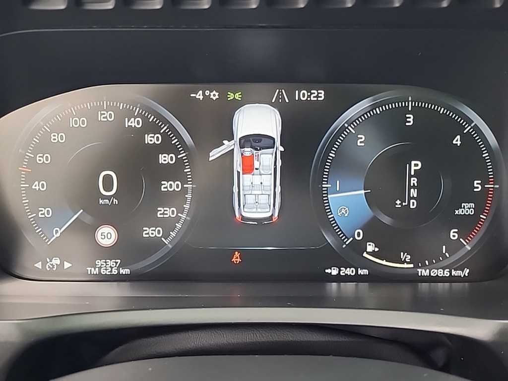 볼보 XC90 XC90 2세대 2.0 D5 AWD 모멘텀 이미지 6