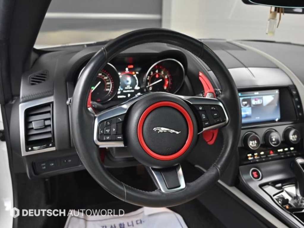 재규어 F-TYPE P300 쿠페 이미지 10