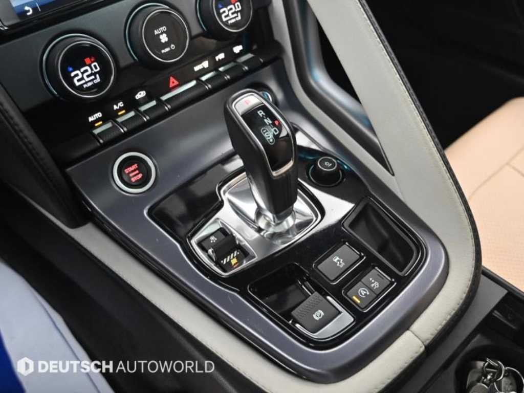 재규어 F-TYPE P300 쿠페 이미지 11