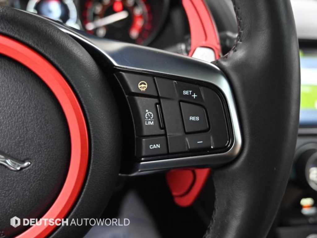 재규어 F-TYPE P300 쿠페 이미지 15