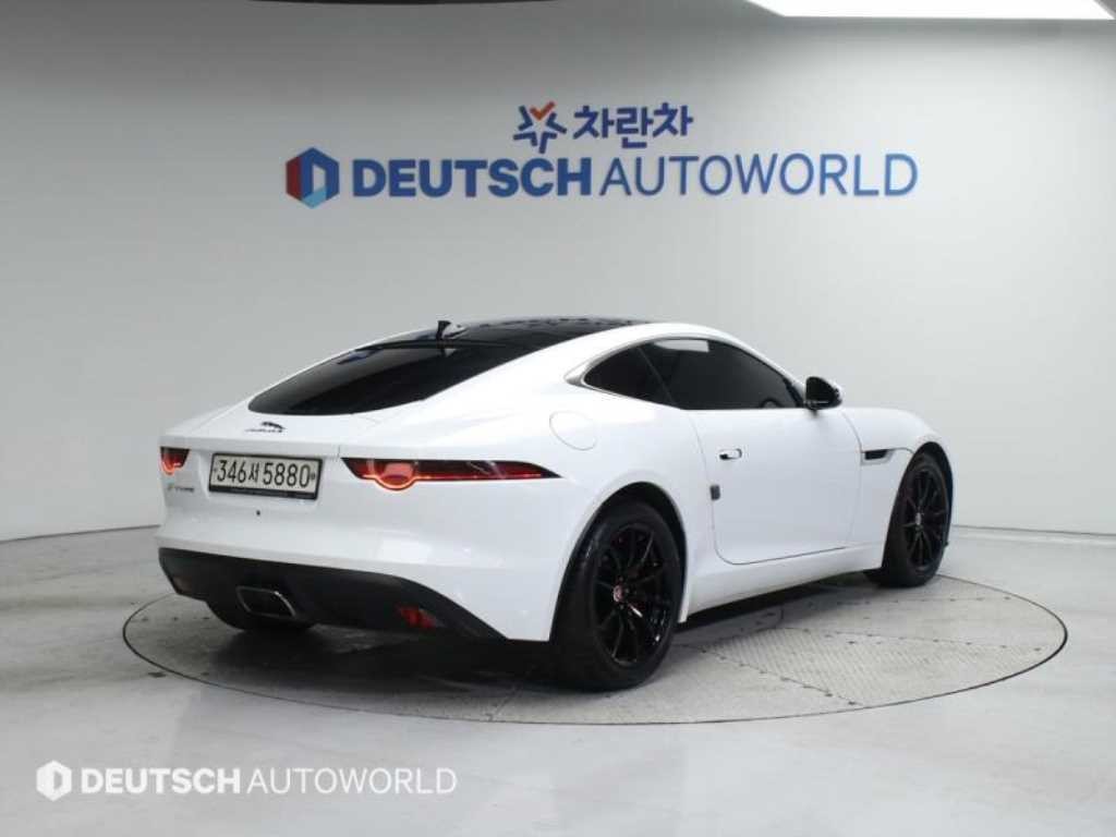 재규어 F-TYPE P300 쿠페 이미지 2