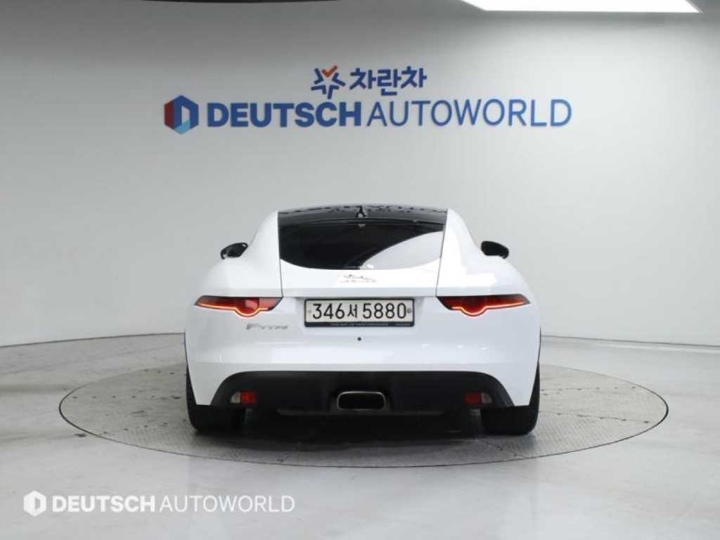 재규어 F-TYPE P300 쿠페 이미지 4