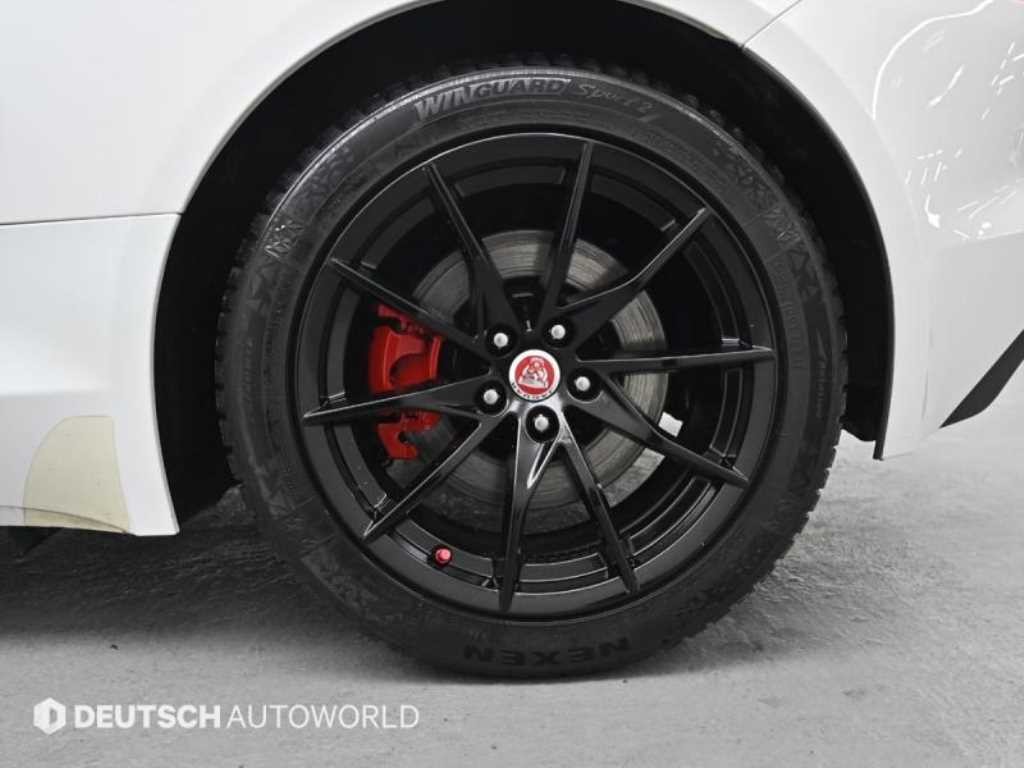 재규어 F-TYPE P300 쿠페 이미지 5