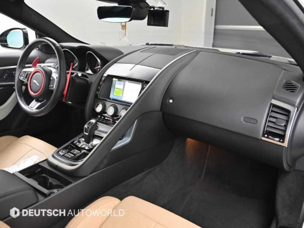 재규어 F-TYPE P300 쿠페 이미지 7