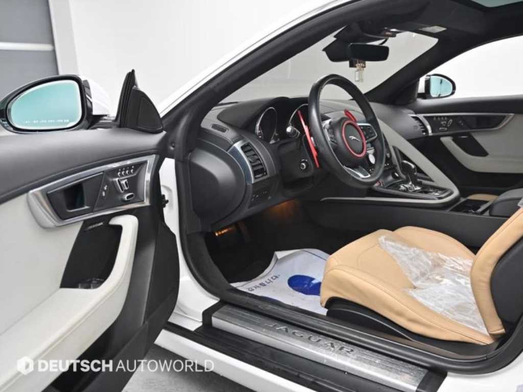 재규어 F-TYPE P300 쿠페 이미지 9
