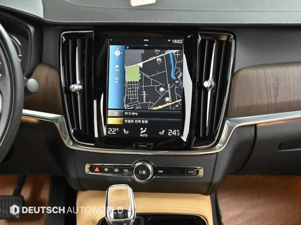 볼보 S90 T8 AWD 인스크립션 이미지 14