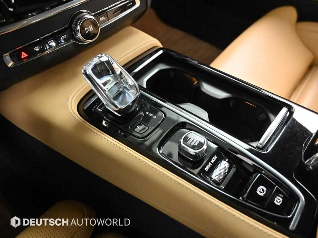 볼보 S90 T8 AWD 인스크립션 이미지 9