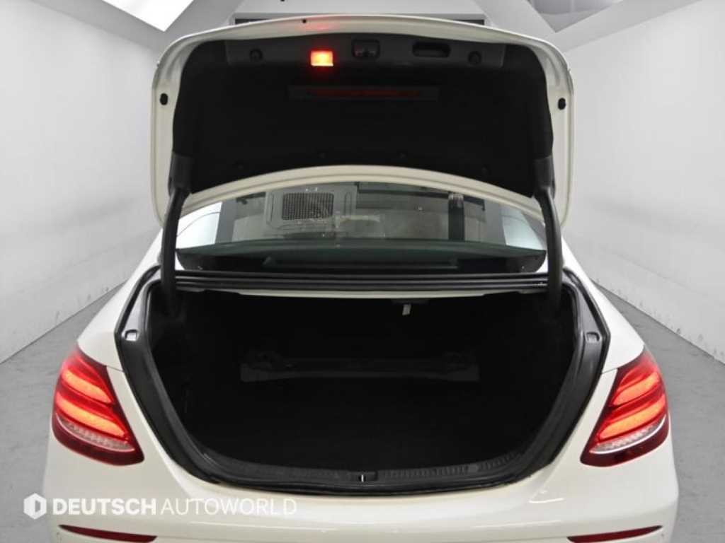 벤츠 E 클래스 E-클래스 W213 E220d 아방가르드 이미지 19