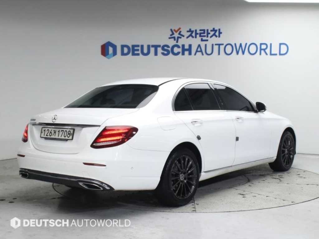 벤츠 E 클래스 E-클래스 W213 E220d 아방가르드 이미지 2