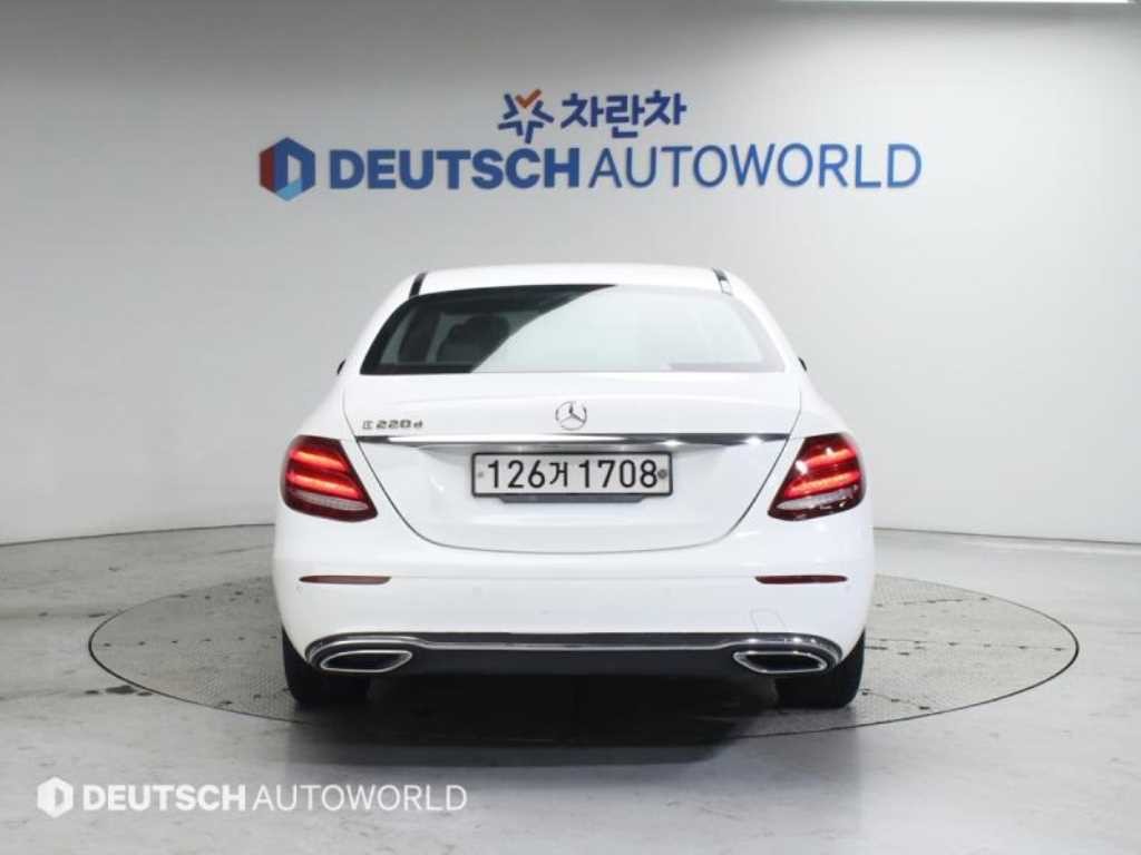 벤츠 E 클래스 E-클래스 W213 E220d 아방가르드 이미지 4
