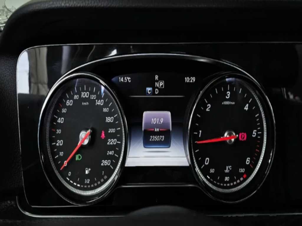 벤츠 E 클래스 E-클래스 W213 E220d 아방가르드 이미지 8