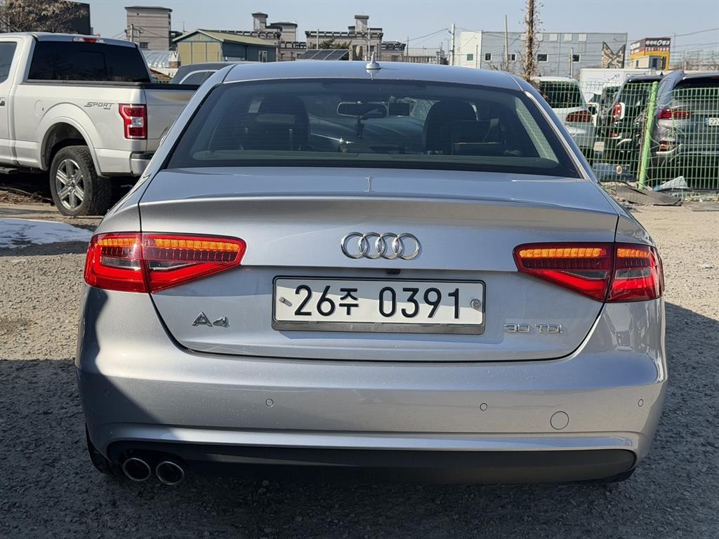 아우디 A4 뉴 A4 30 TDI 다이나믹 이미지 2