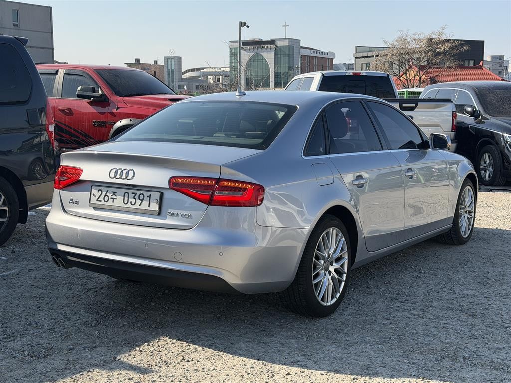 아우디 A4 뉴 A4 30 TDI 다이나믹 이미지 6