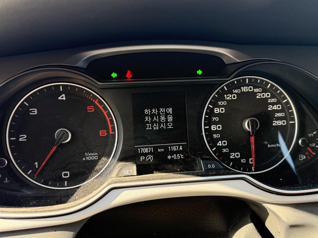 아우디 A4 뉴 A4 30 TDI 다이나믹 이미지 8