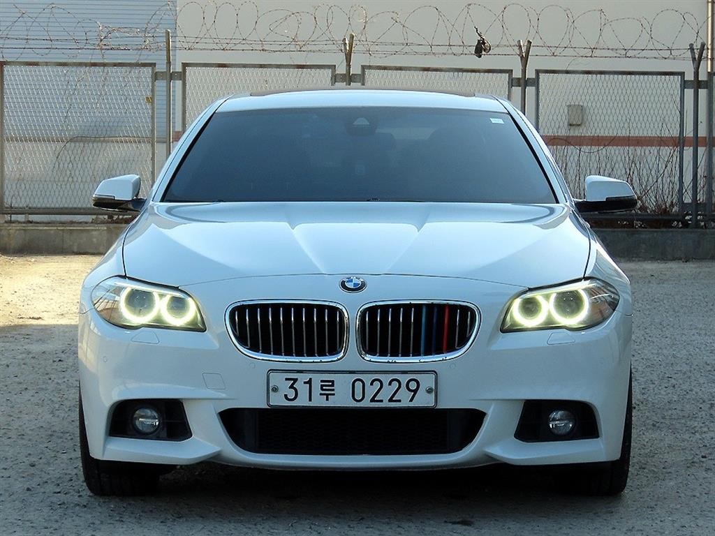 BMW 5시리즈 5시리즈 (F10) 528i M 에어로 다이나믹 이미지 1