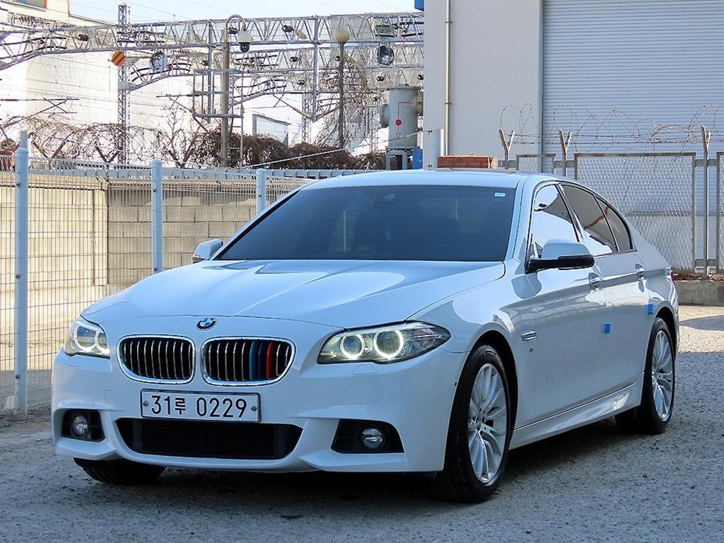 BMW 5시리즈 5시리즈 (F10) 528i M 에어로 다이나믹 이미지 2