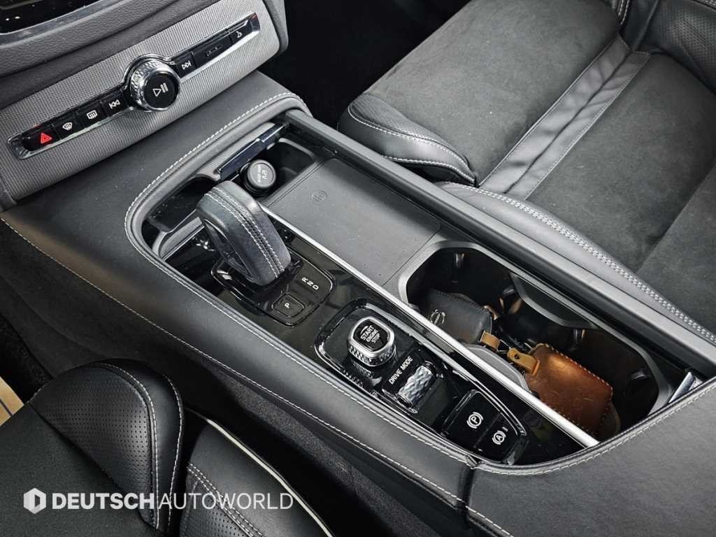 볼보 XC90 XC90 2세대 2.0 T8 AWD R-디자인 이미지 9