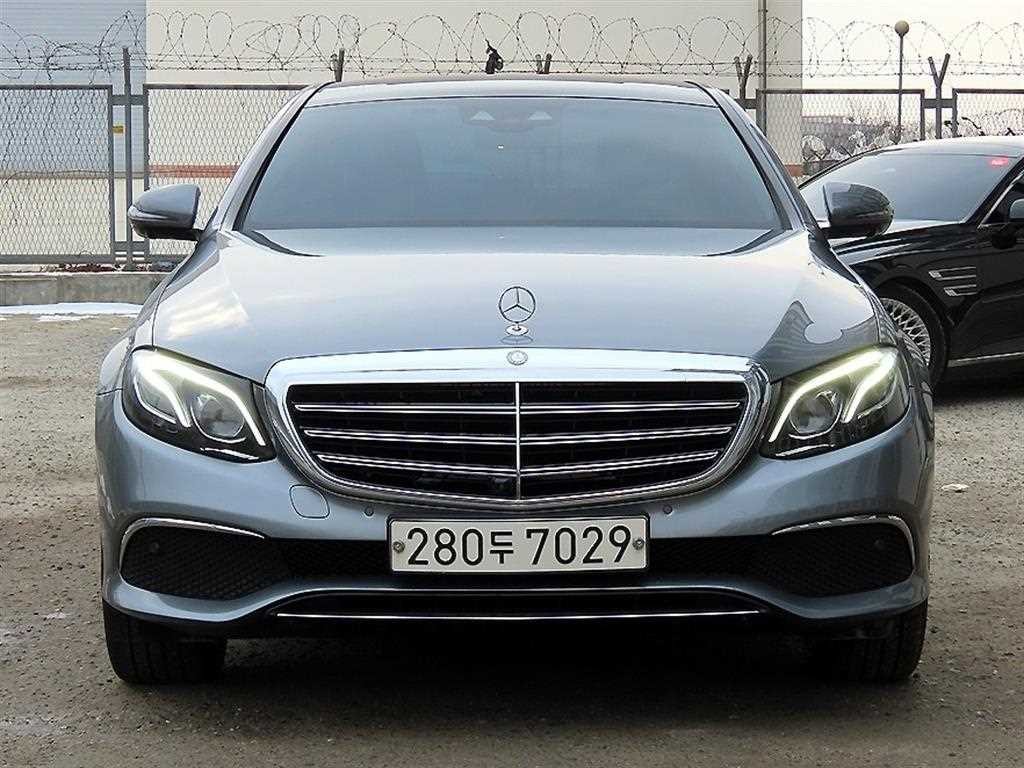 벤츠 E 클래스 E-클래스 W213 E300 4MATIC 익스클루시브 이미지 1