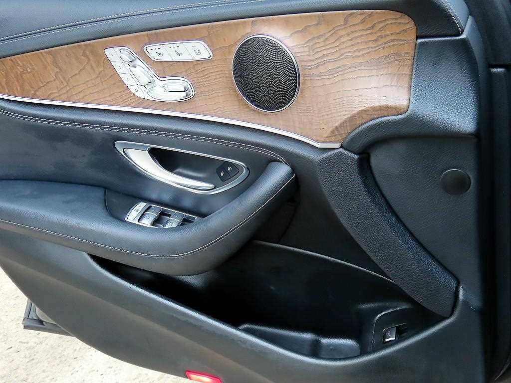 벤츠 E 클래스 E-클래스 W213 E300 4MATIC 익스클루시브 이미지 12