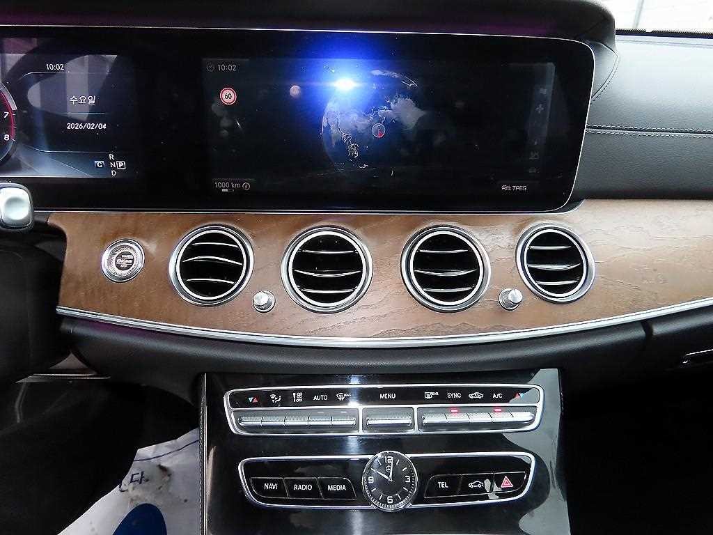 벤츠 E 클래스 E-클래스 W213 E300 4MATIC 익스클루시브 이미지 14