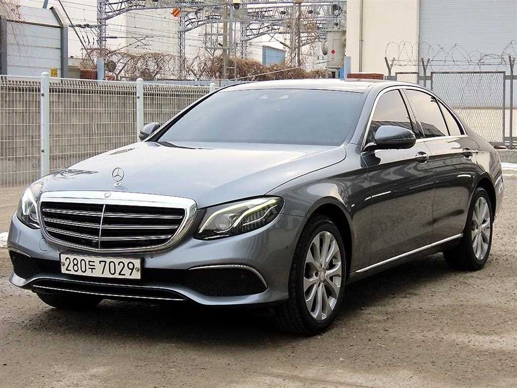 벤츠 E 클래스 E-클래스 W213 E300 4MATIC 익스클루시브 이미지 2