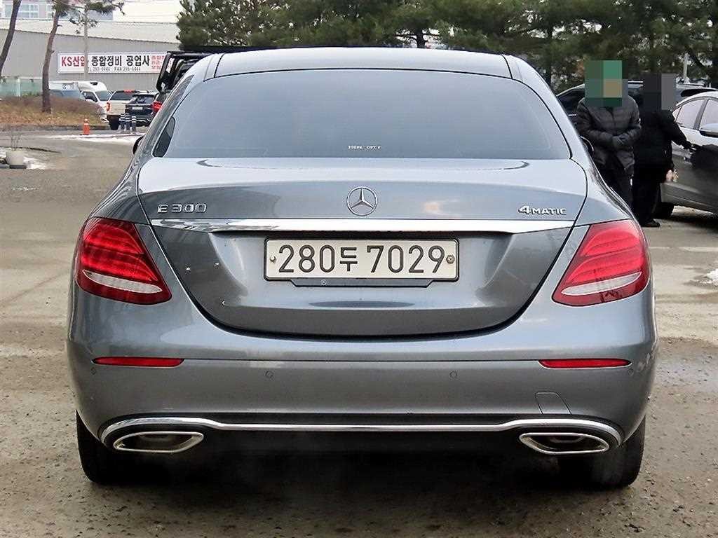 벤츠 E 클래스 E-클래스 W213 E300 4MATIC 익스클루시브 이미지 4
