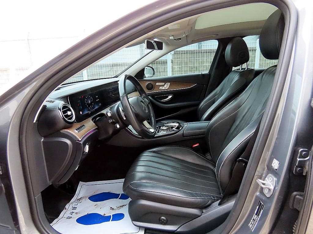 벤츠 E 클래스 E-클래스 W213 E300 4MATIC 익스클루시브 이미지 5