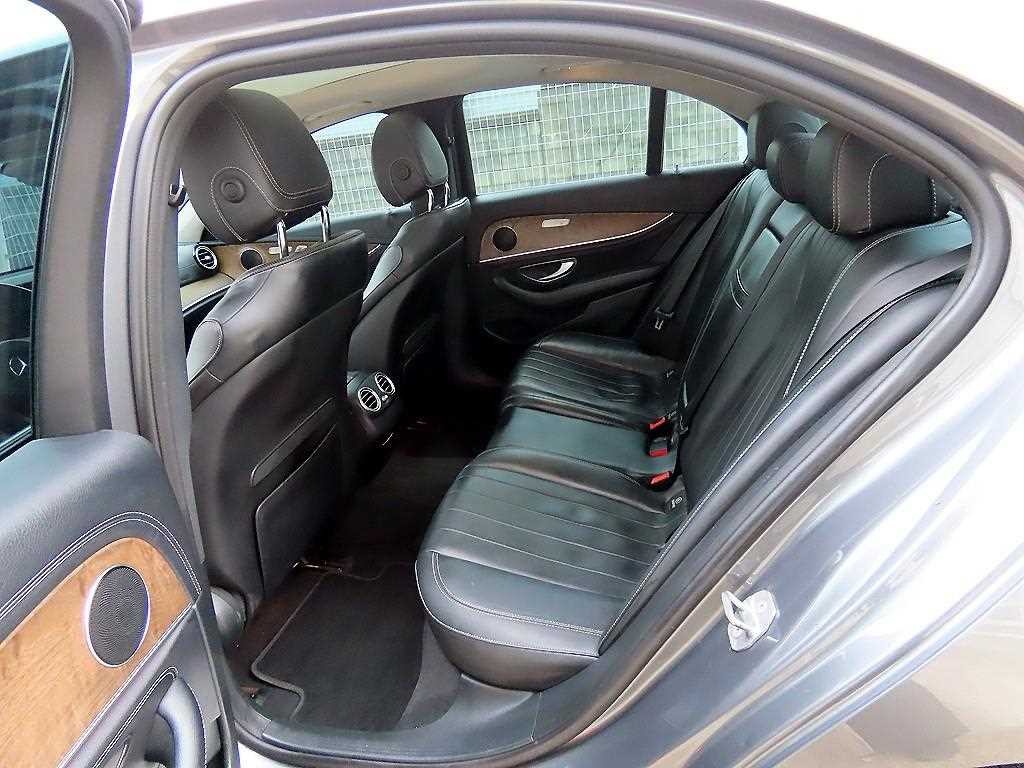 벤츠 E 클래스 E-클래스 W213 E300 4MATIC 익스클루시브 이미지 6