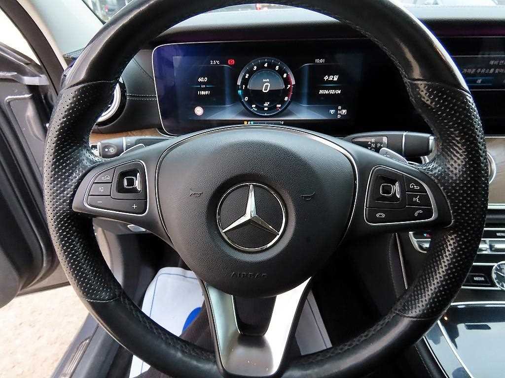 벤츠 E 클래스 E-클래스 W213 E300 4MATIC 익스클루시브 이미지 8