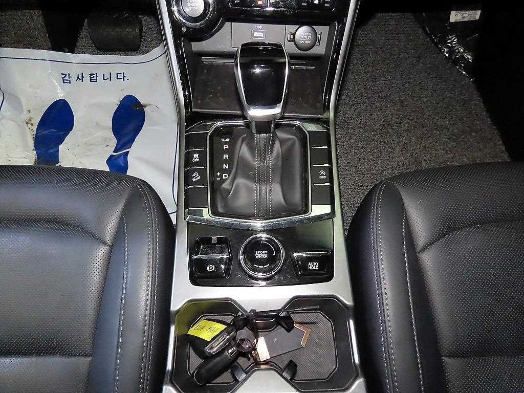 KG모빌리티(쌍용) 코란도 뷰티풀코란도 2WD 가솔린 1.5 C5 플러스 이미지 12
