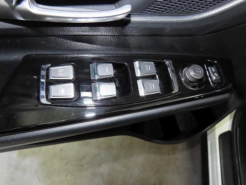 KG모빌리티(쌍용) 코란도 뷰티풀코란도 2WD 가솔린 1.5 C5 플러스 이미지 13