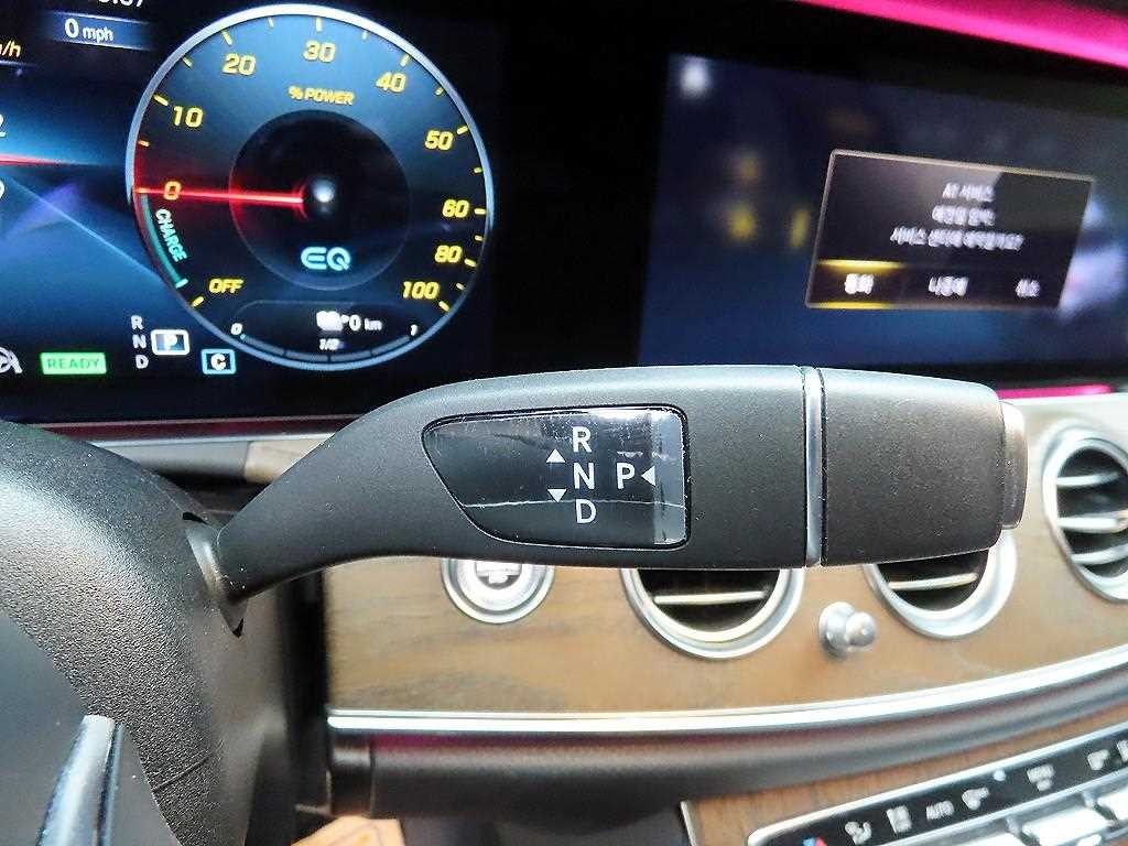 벤츠 E 클래스 E-클래스 W213 E300e 4MATIC 익스클루시브 이미지 10