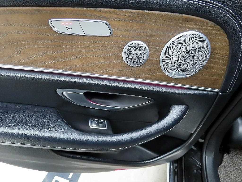 벤츠 E 클래스 E-클래스 W213 E300e 4MATIC 익스클루시브 이미지 12