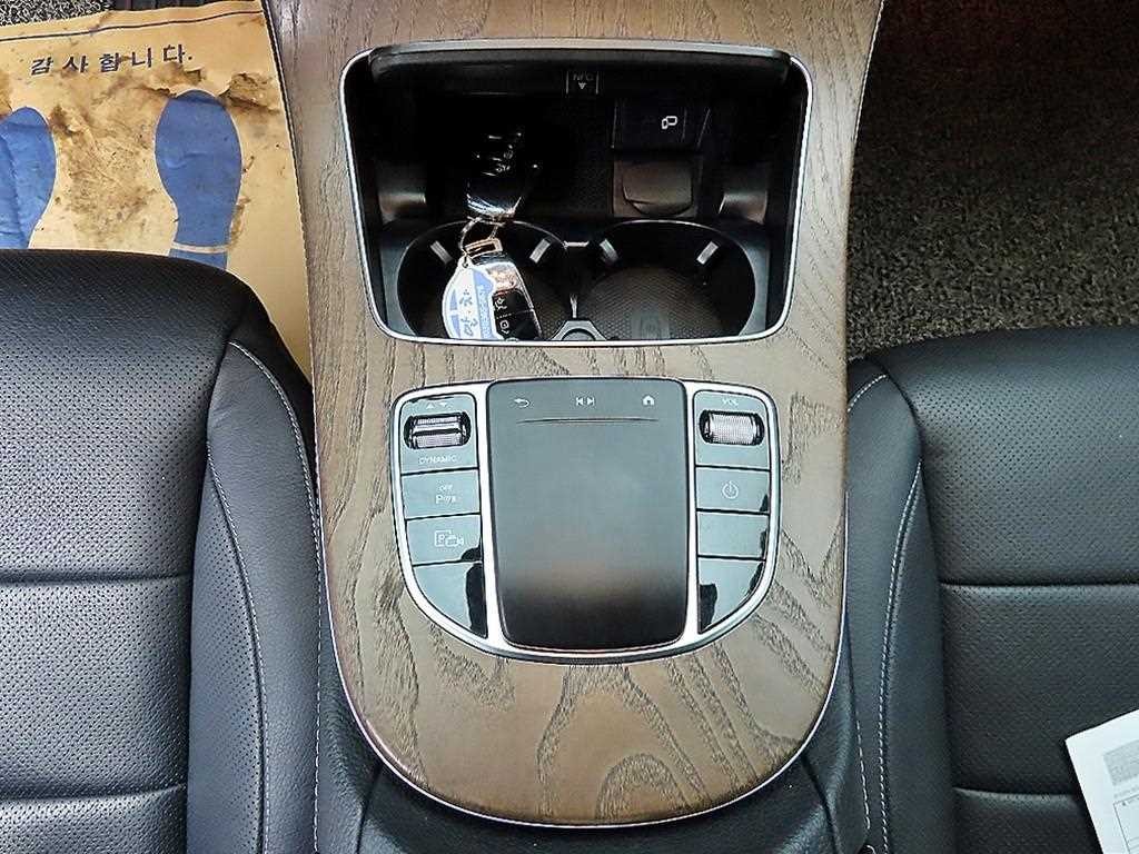 벤츠 E 클래스 E-클래스 W213 E300e 4MATIC 익스클루시브 이미지 14