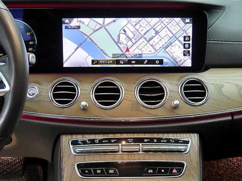 벤츠 E 클래스 E-클래스 W213 E300e 4MATIC 익스클루시브 이미지 15