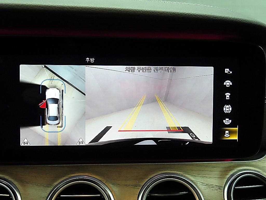 벤츠 E 클래스 E-클래스 W213 E300e 4MATIC 익스클루시브 이미지 17