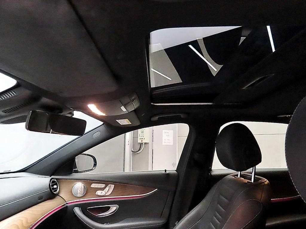 벤츠 E 클래스 E-클래스 W213 E300e 4MATIC 익스클루시브 이미지 18
