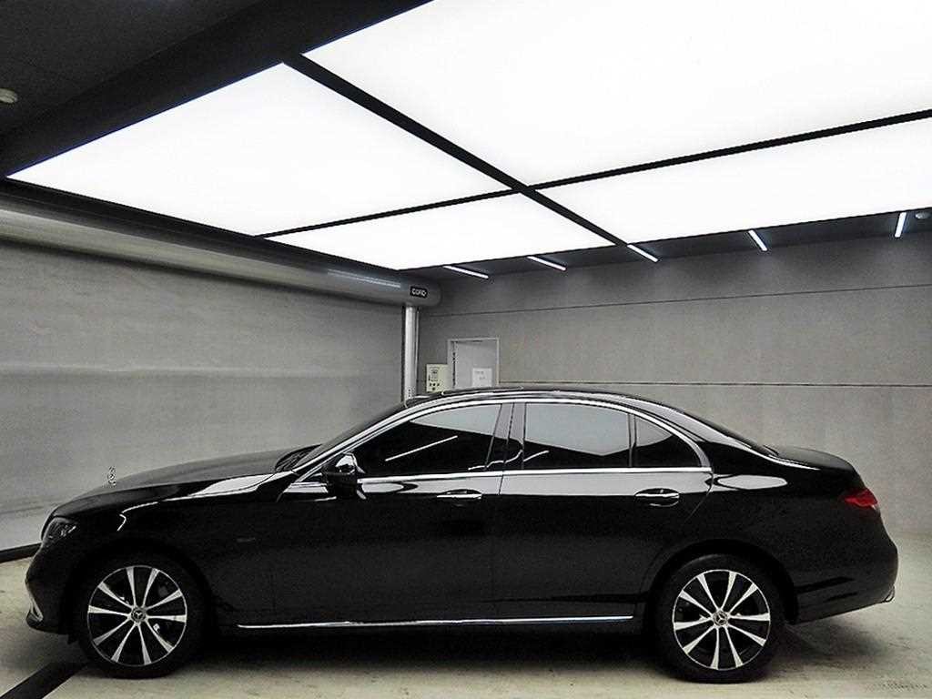 벤츠 E 클래스 E-클래스 W213 E300e 4MATIC 익스클루시브 이미지 4