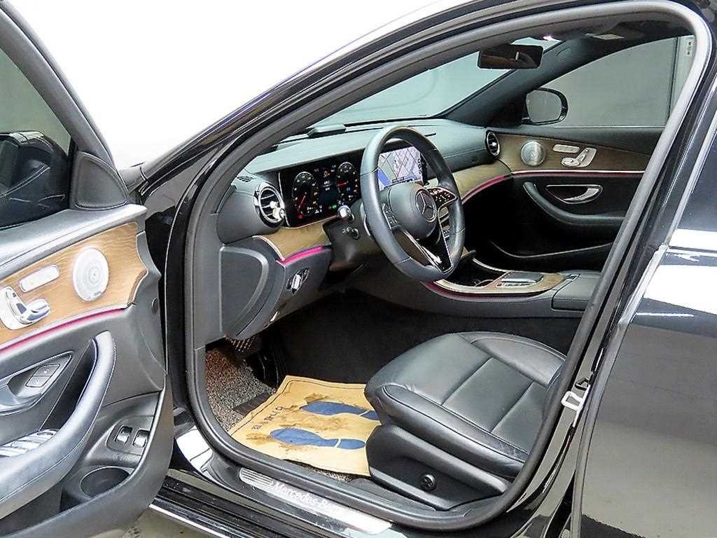 벤츠 E 클래스 E-클래스 W213 E300e 4MATIC 익스클루시브 이미지 5